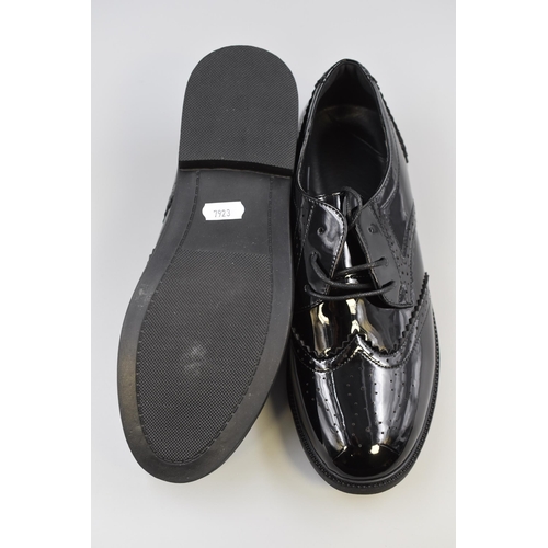 748 - Pair of New Size 8 Gents Lace Up Patent Shoes