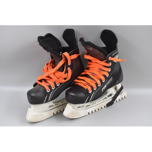 737 - Pair of Nike Bauer Supreme One05 Ice Skating Shoes Size 4R