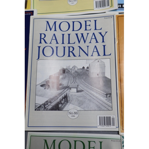 847 - Railway modeller journal editions 70 to 139 less 124 & 134 plus Gordon Gravett 7mm modelling, Mo... 