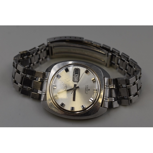 63 - Seiko 5 21 Jewels Automatic Gents Day / Date Watch (Working)