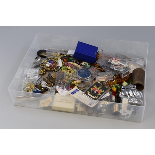 182 - Mixed Selection of unsorted Jewellery, Badges, Keyrings and More