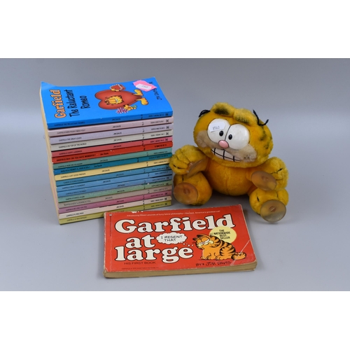 369 - Collection of 'Garfield' Comic Books and 'Garfield' Window Soft Toy approx 7