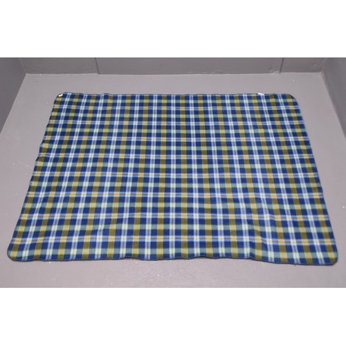 550 - Nice Quality Vintage Picnic Blanket/ Throw approx 58