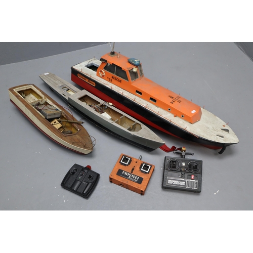 664 - Selection of 3 Motorised Boats with Remote Controllers (Largest Approx 36