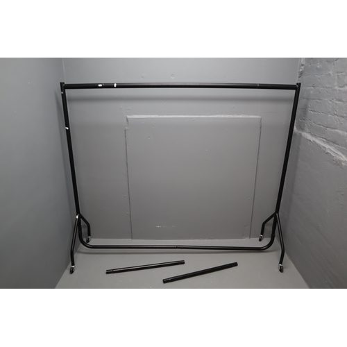 364 - Heavy Duty Adjustable Clothes Rail