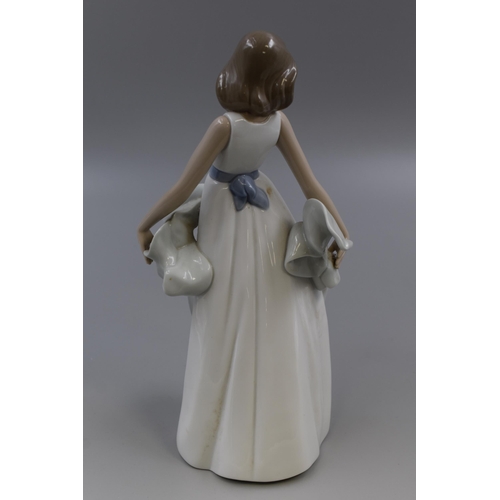 297 - NAO by Lladro (1343) Walking on air figurine, stands approx 11