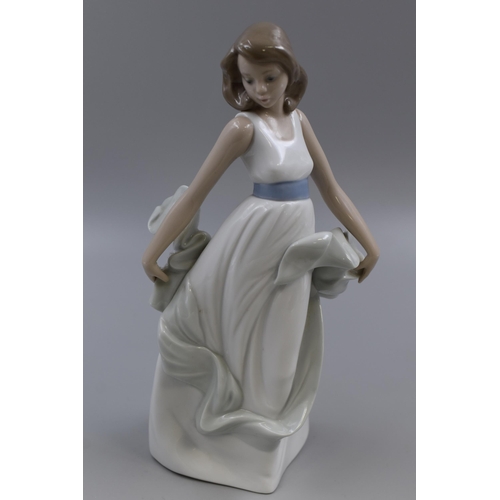 297 - NAO by Lladro (1343) Walking on air figurine, stands approx 11