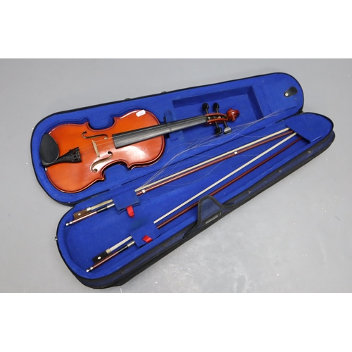 527 - Violin in Carry Case, requires re-String (a/f)