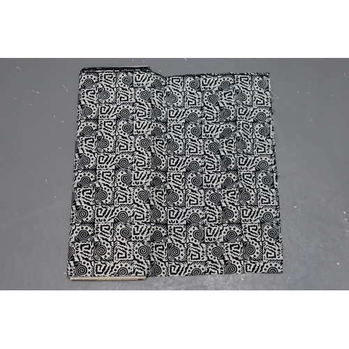 576 - Approx 13mtrs of Black and White Coloured Tonga Patterned Quality Fabric