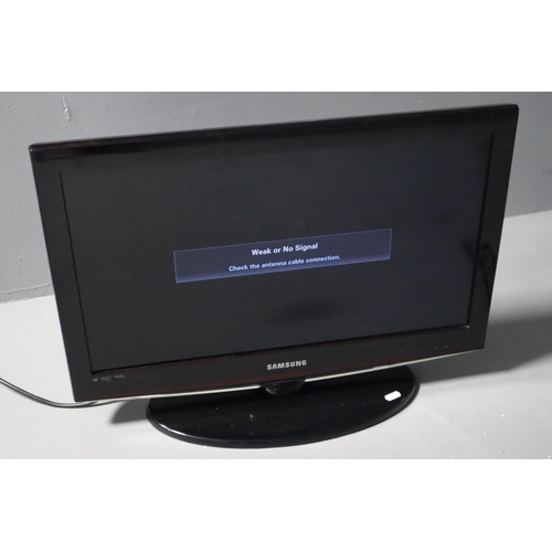 604 - Samsung LE26C450E LCD Television Complete with Remote Control (Powers On)