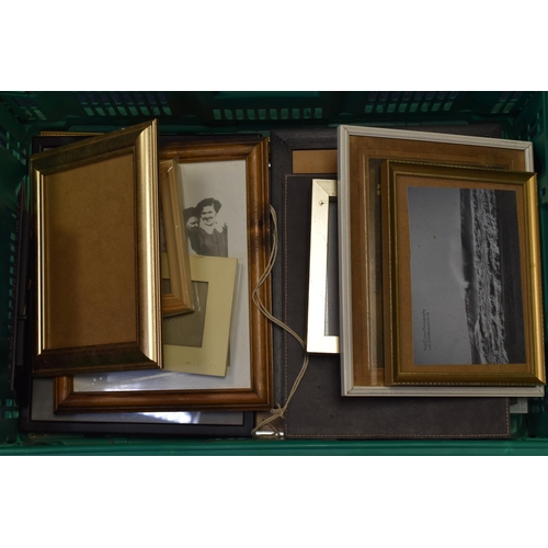 609 - A Selection of Approx Fifteen Assorted Picture Frames