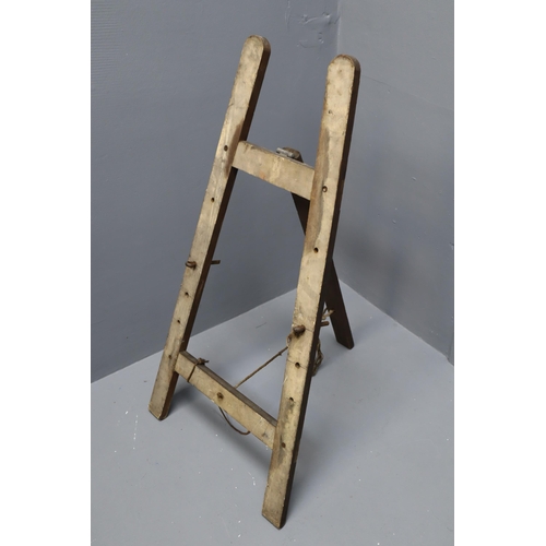 710 - A Vintage Wooden Adjustable Artist's Easel, Approx 34