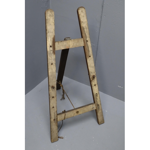 710 - A Vintage Wooden Adjustable Artist's Easel, Approx 34