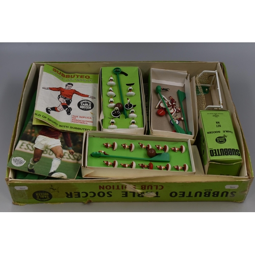 642 - Selection of Vintage 1970s Subbuteo, Teams, Pitch, Nets and Paperwork in a Club Edition Box (a/f)