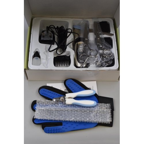 777 - As New Boxed Professional Rechargable Pets Clipper Set with Accessories powers on when tested