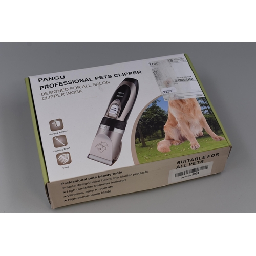 777 - As New Boxed Professional Rechargable Pets Clipper Set with Accessories powers on when tested