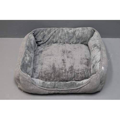 797 - Brand New Medium Sized Pet Bed approx 20