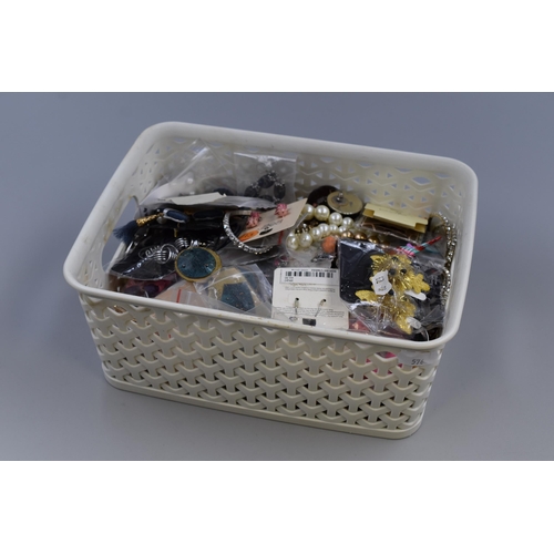 86 - Large Selection of Mixed Unsorted Jewellery (1.8kg)