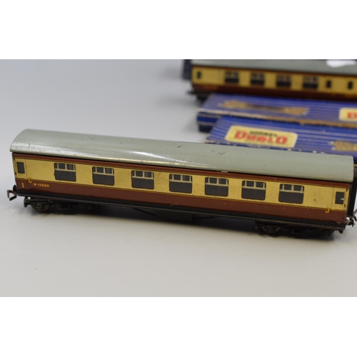 146 - Three Hornby Dublo carriages (2 boxed) and 2 Hornby Dublo diamond crossings (left and right hand)