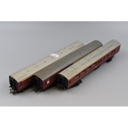 154 - Three Triang model railway carriages