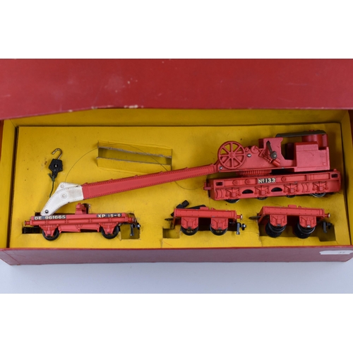 157 - Hornby Dublo (4620) Breakdown Crane with Match Trucks and Screw Jacks for 00 Gauge