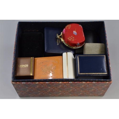 419 - A Selection of Various Jewellery Boxes, Includes Cymru Gold, Oriental Style, Warren James and More