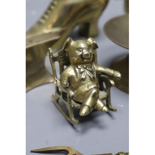 212 - Large Selection of Mixed Brassware including Candleholders, Frogs, Plates and More (Weight 4.972 kg)