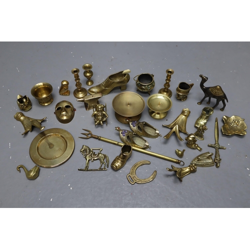 212 - Large Selection of Mixed Brassware including Candleholders, Frogs, Plates and More (Weight 4.972 kg)