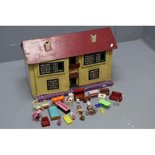 487 - Vintage Triang Dolls House (23