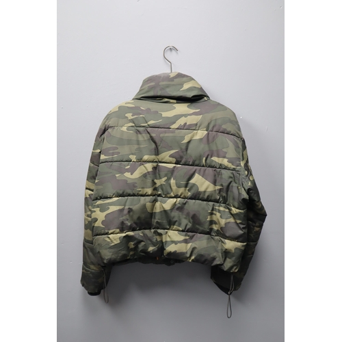 549 - Youths Camouflage Bubble jacket in size L