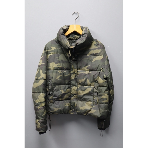 549 - Youths Camouflage Bubble jacket in size L