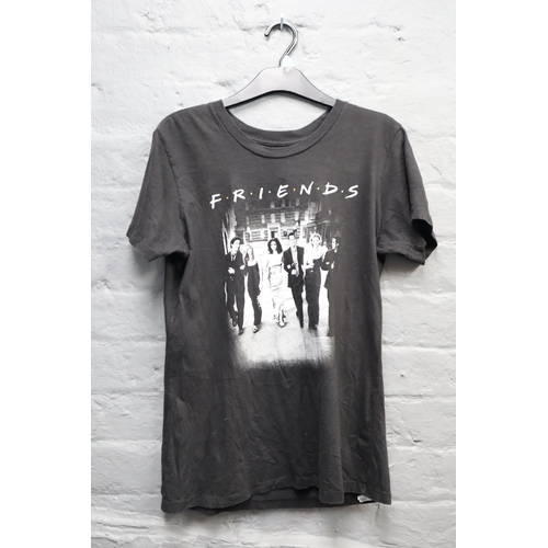 572 - Official Friends promotional t-Shirt in size XL