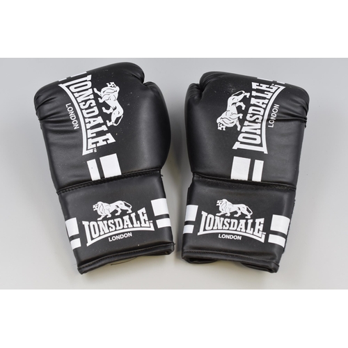 573 - Brand New Pair of Londale Boxing Gloves size s-m