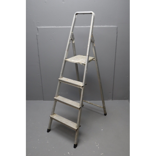 580 - Set of Aluminium 4 Rung Step Ladders