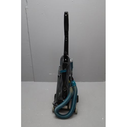 600 - A Hoover Breeze Evo Vacuum Cleaner, Powers on When Tested