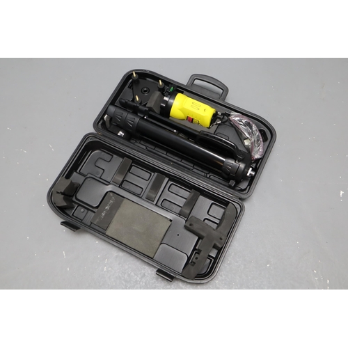 625 - Cased Iventek Professional Self Adjusting Laser Level working when tested.