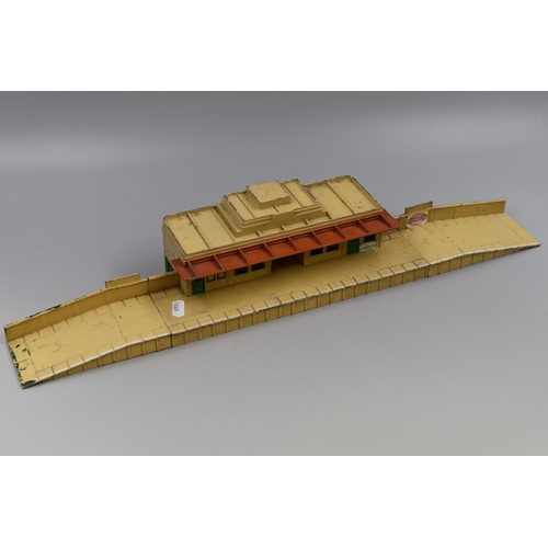 117 - Vintage Alloy Hornby Dublo Meccano Three piece Train Station with Side ramps 23