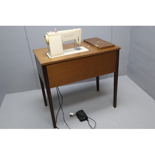 605 - A Retro Foldaway Singer Sewing Machine Table, Powers on When Tested. Some Cosmetic Damage to Wood Pa... 