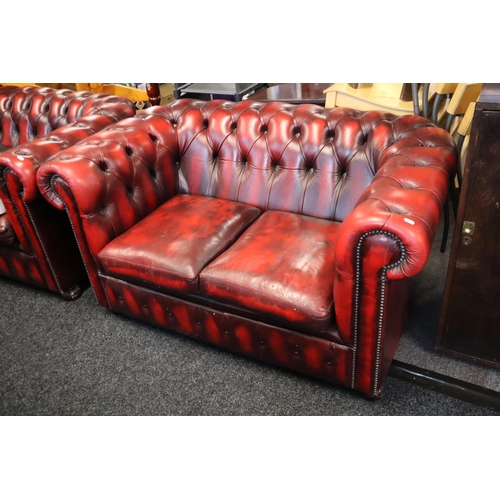 620 - Very Nice Quality Vintage Two Seater Leather Chesterfield Button Back Settee in Ox Blood approx 55"x...