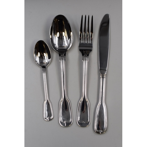 304 - Cutlery Canteen by Ashford, 20 Pieces. 6 dessert Spoons, 6 Tea Spoons, 4 Forks and 4 Knives