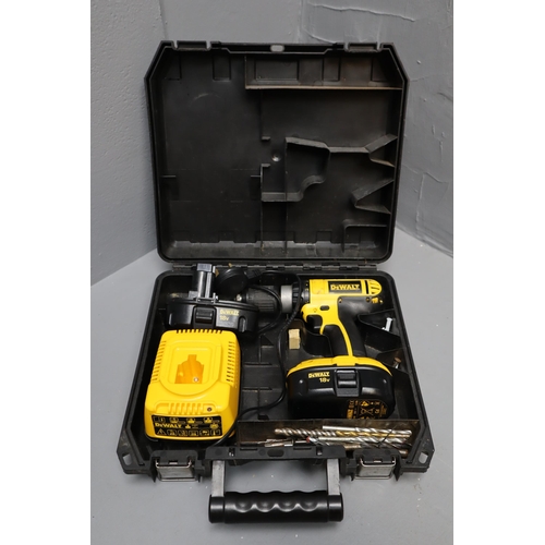 18V De Walt Rechargeable Drill in Case, Powers on