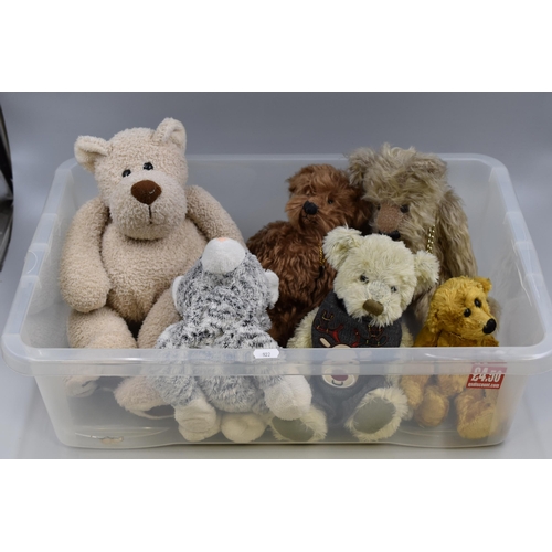 881 - Selection of five teddy bears and a cat largest 18