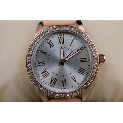 91 - Ladies watch in rose gold with pink strap in presentation box in working condition