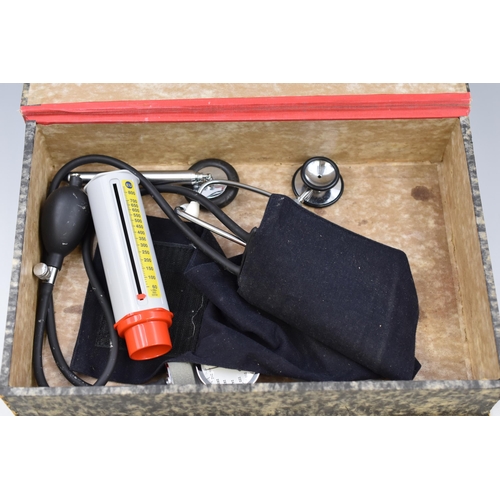 413 - Medical items to include blood pressure tester, stethoscope, reflex tester and spirometry tester