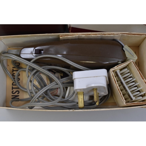 281 - A Vintage Mens Grooming Set In Leather Case, With Vintage Philips Clippers (Powers On)