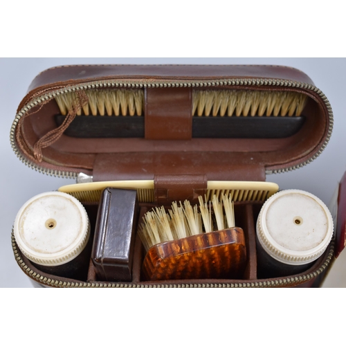 281 - A Vintage Mens Grooming Set In Leather Case, With Vintage Philips Clippers (Powers On)