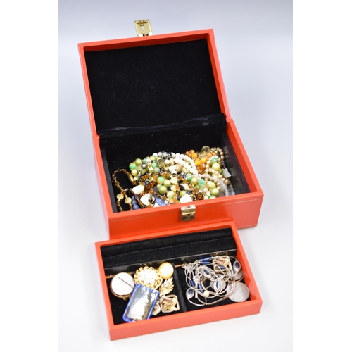 426 - Jewellery Box (hinge a/f) with a selection of unsorted contents