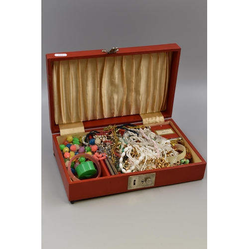 428 - Selection of Unsorted Jewellery in a Vintage Faux Leather Box