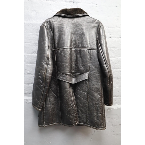 602 - Vintage 1970’s Men’s Leather Fur Lined Jacket (Large)