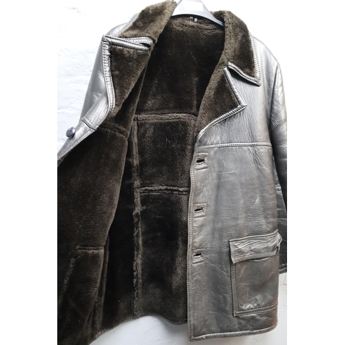 602 - Vintage 1970’s Men’s Leather Fur Lined Jacket (Large)